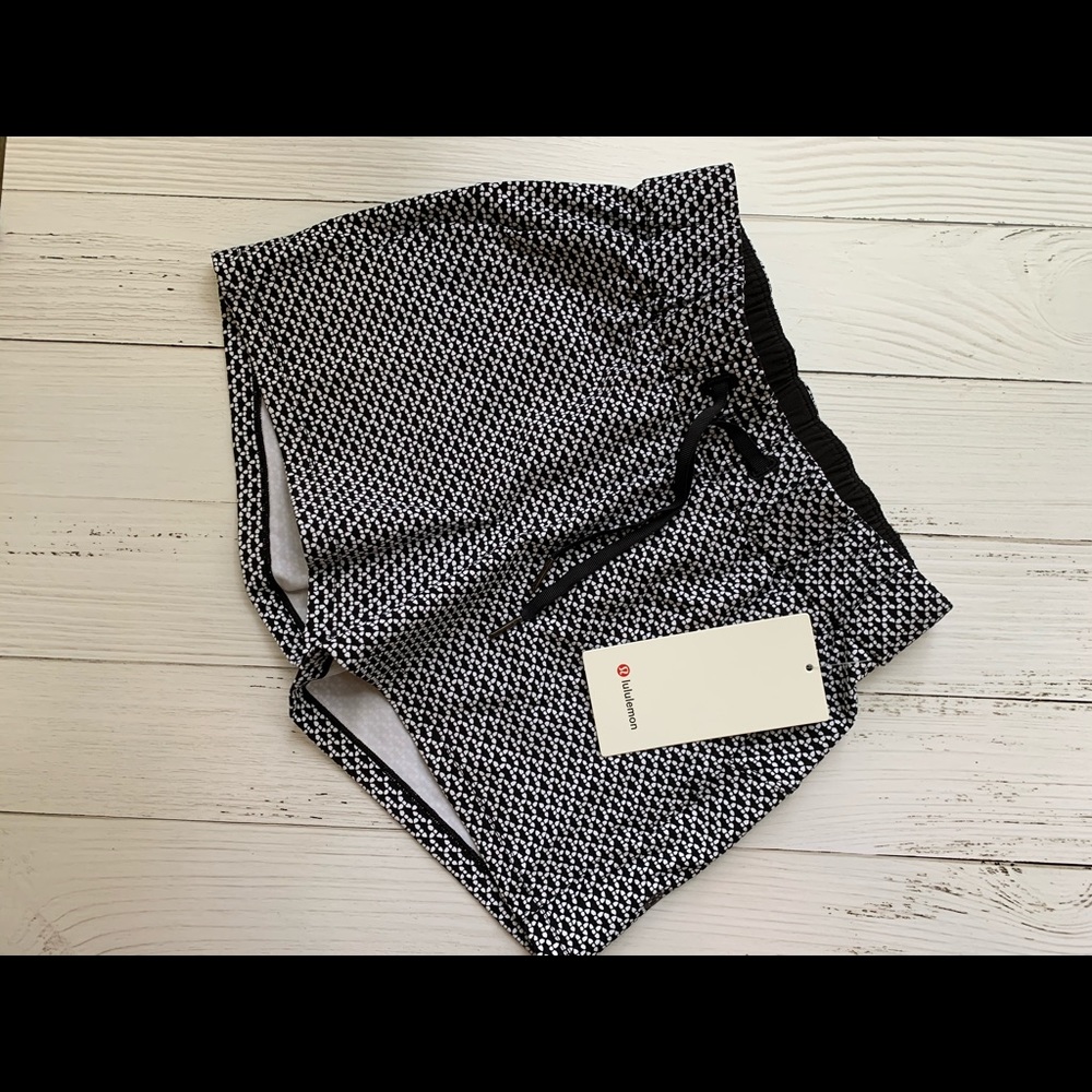 LuLuLemon On the Fly Shorts, Size 2